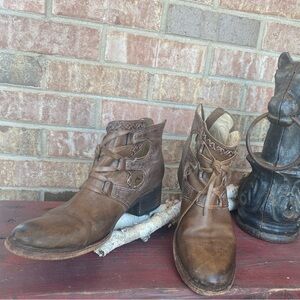 Freebird by Steven Western Distressed Cutout Leather Women’s Ankle Booties Sz 10